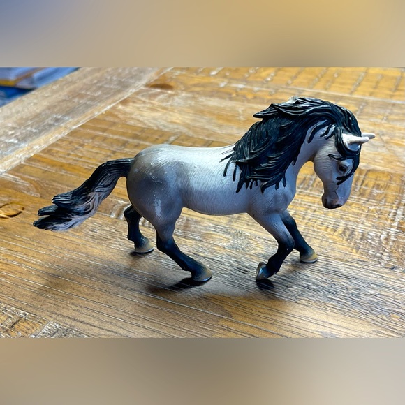 Retired Schleich Horse collectible - '05 Andalusian Stallion - Picture 1 of 8